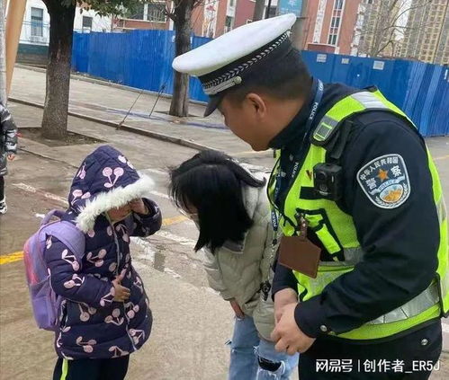 小女孩景區(qū)走失,，抱緊武警大腿求救的溫暖瞬間