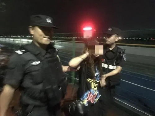 00后女警遭遇審訊挑戰(zhàn),，氣到捶墻的背后故事