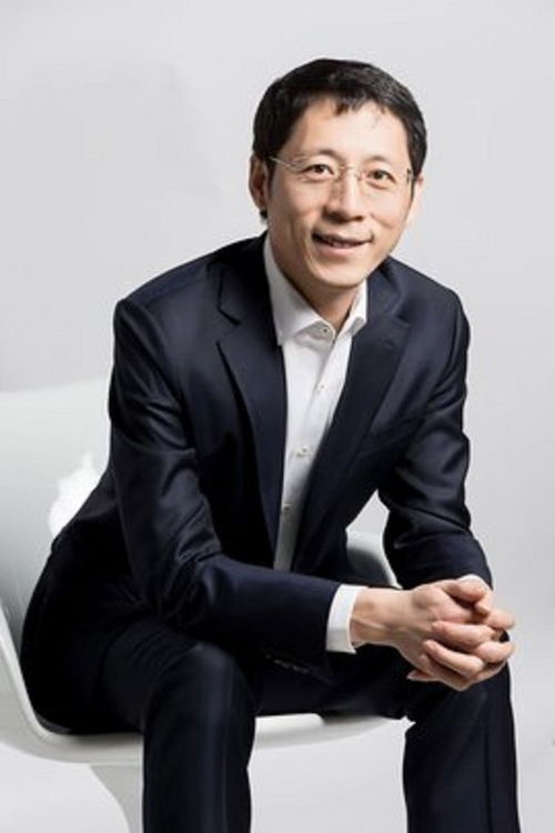 75歲上市公司董事長赤膊秀肌肉