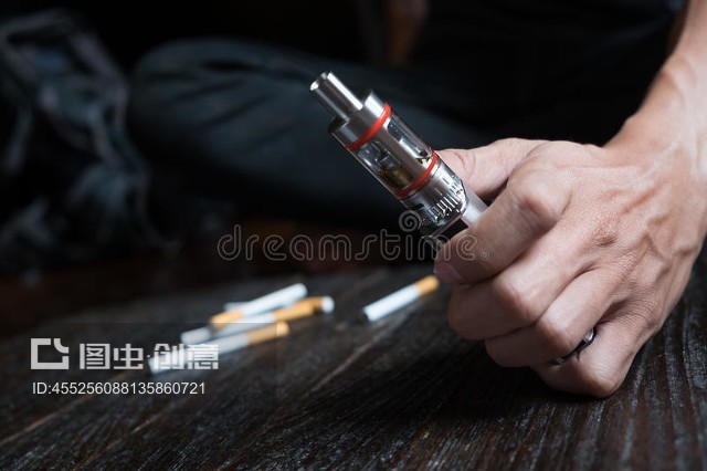 cigarette,cigarettes翻譯成中文